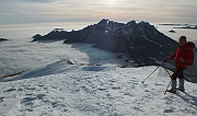 58 sull'anticima Grem con vista sul percorso di discesa